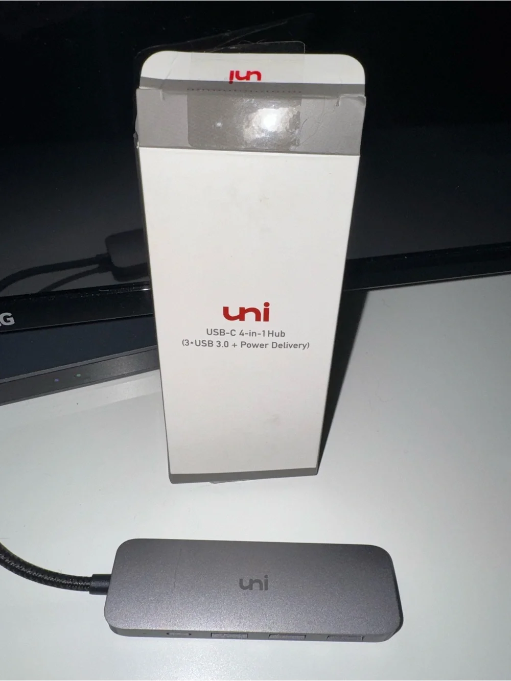 uni USB-C 4-in-1 Hub in Space Gray